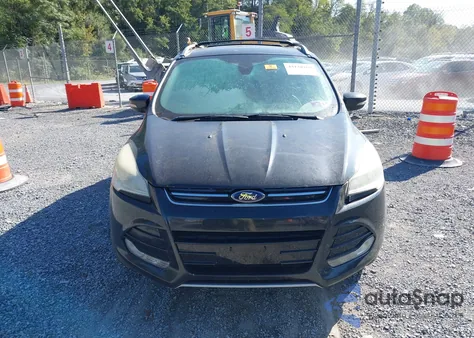 2014 Ford Escape Titanium z USA, uszkodzony, nr VIN 1FMCU9J98EUD77884